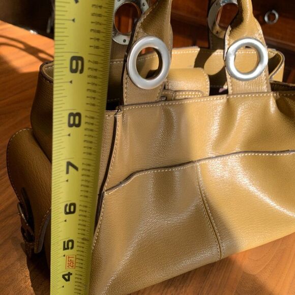 Emilie M purse, handbag, vegan leather, multiple pockets, holds iphone, EUC - Picture 4 of 16